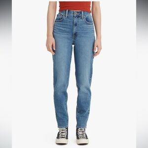 Levi’s high waisted mom jeans